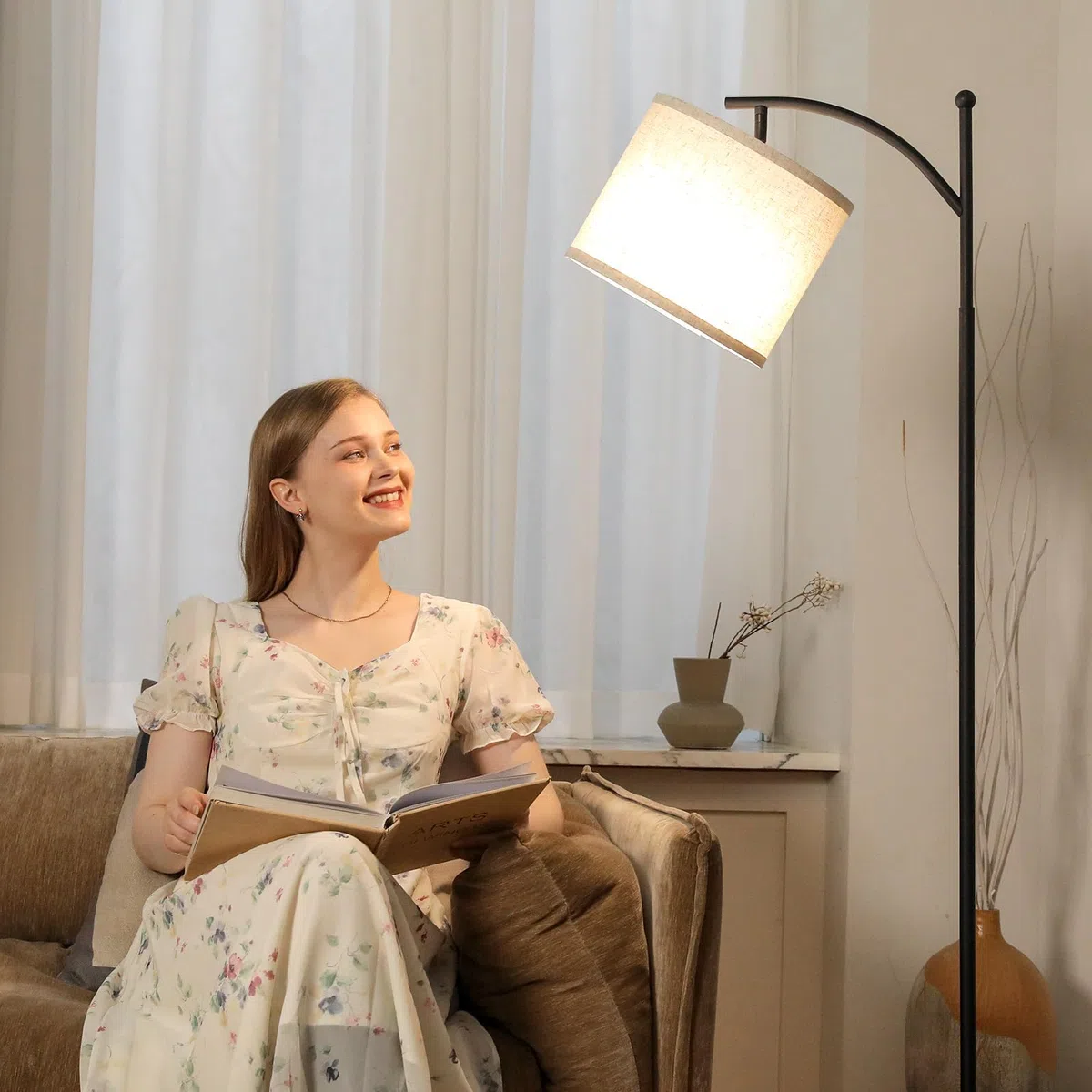 ROTTOGOON Stehlampe für Wohnzimmer mit 3 Farbtemperaturen LED Glühbirne Stehlampen Hoch Industrielle Stehlampe Lesen für Schlafzimmer Büro (9W LED-Glühbirne Beige Lampenschirm enthalten) Schwarz