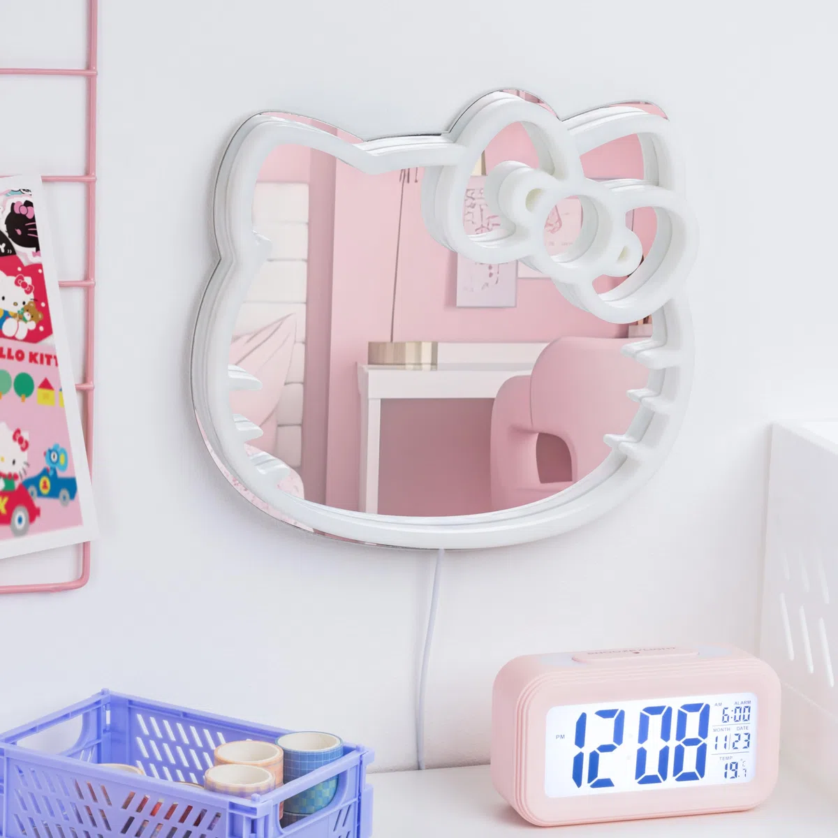 Paladone Hello Kitty LED-Neon-Wandspiegel, offiziell lizenzierte Sanrio-Deko für Zuhause und Schlafzimmer, Geschenk für Kawaii-Fans, USB-betrieben
