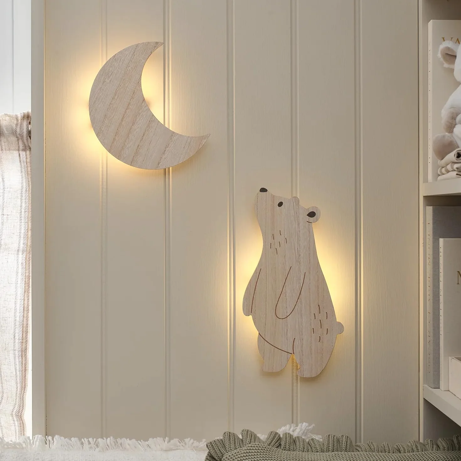 Lights4fun Set Wandlampen Mond & Bär | warmweiße LEDs| Batteriebetrieben | Fernbedienung & Timer | Kinderzimmer Schlafzimmer Wandleuchte | Deko Wanddeko Nachtlampe Nachtlicht